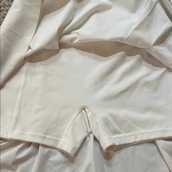 Nike Women's White Skort - Picture 4 of 5
